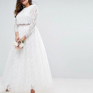 New lace wedding dress (plus size, never worn)